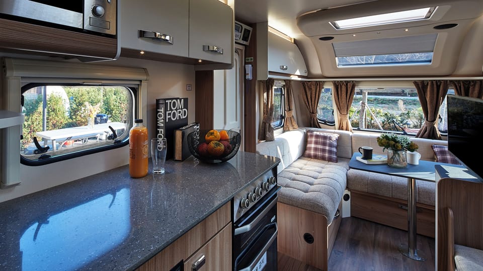 Basic Cabin, Balcony | Private kitchen | Fridge, microwave, cookware/dishes/utensils