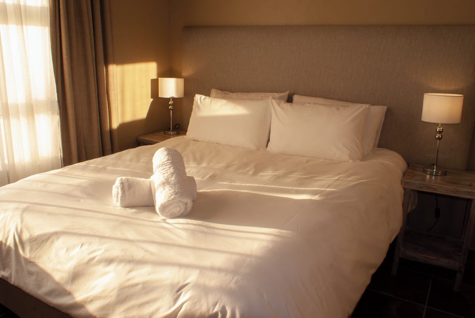 Family House, Patio, Pool View | Premium bedding, in-room safe, iron/ironing board, WiFi (free)