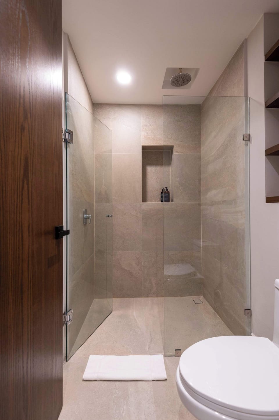 Full bathroom 2 Shower
