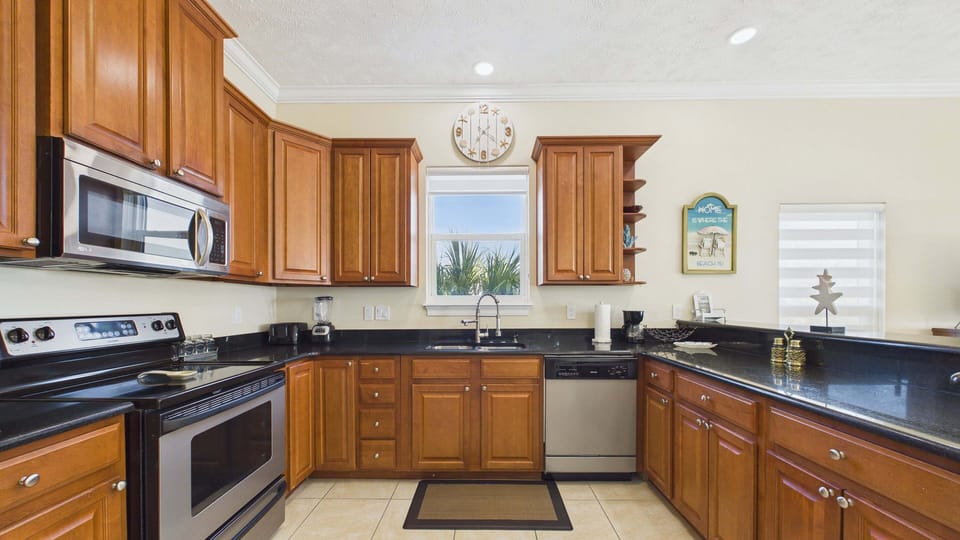Full kitchen with stainless appliances and ll the cooking essentials for your culinary needs