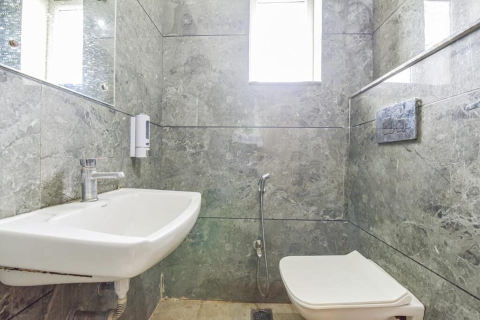 Economy Double Room, Balcony, City View | Bathroom | Shower, slippers, bidet