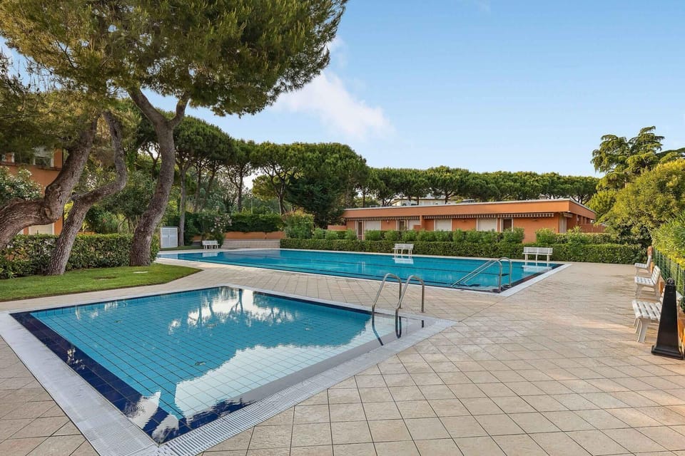 Family Apartment | Pool | Seasonal outdoor pool