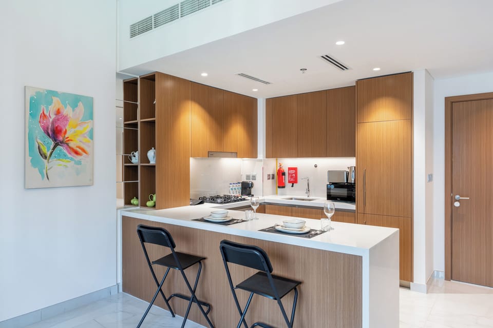 Exclusive Apartment, 1 King Bed, Balcony, Pool View | Private kitchen | Fridge, microwave, oven, stovetop