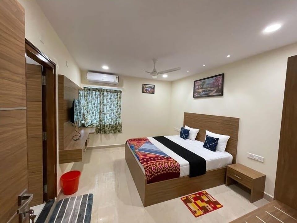 Deluxe ac room | WiFi (free)