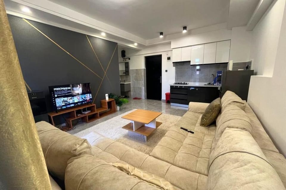 Luxury Room, Balcony, City View | Living area