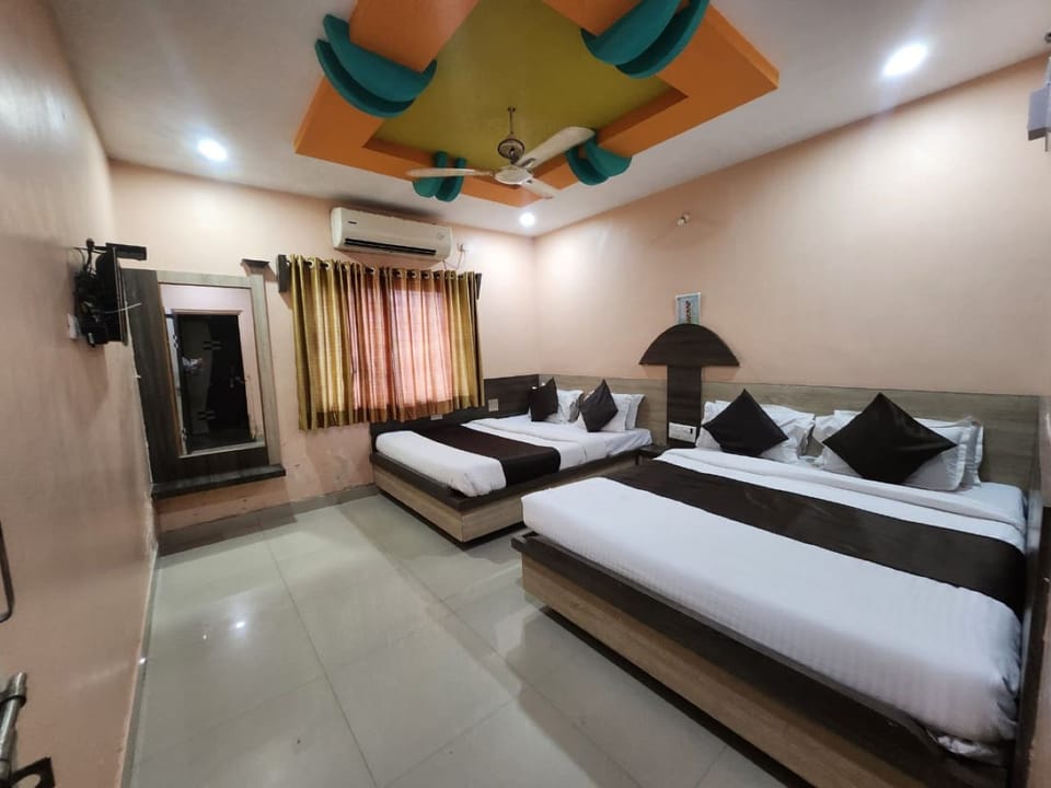 Deluxe Quadruple Room, City View | WiFi (free)