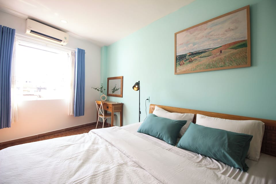 Basic Double or Twin Room | Desk