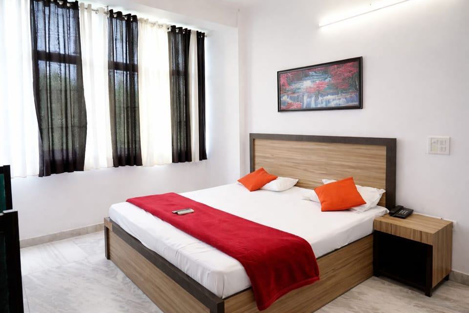 Egyptian cotton sheets, premium bedding, desk, laptop workspace