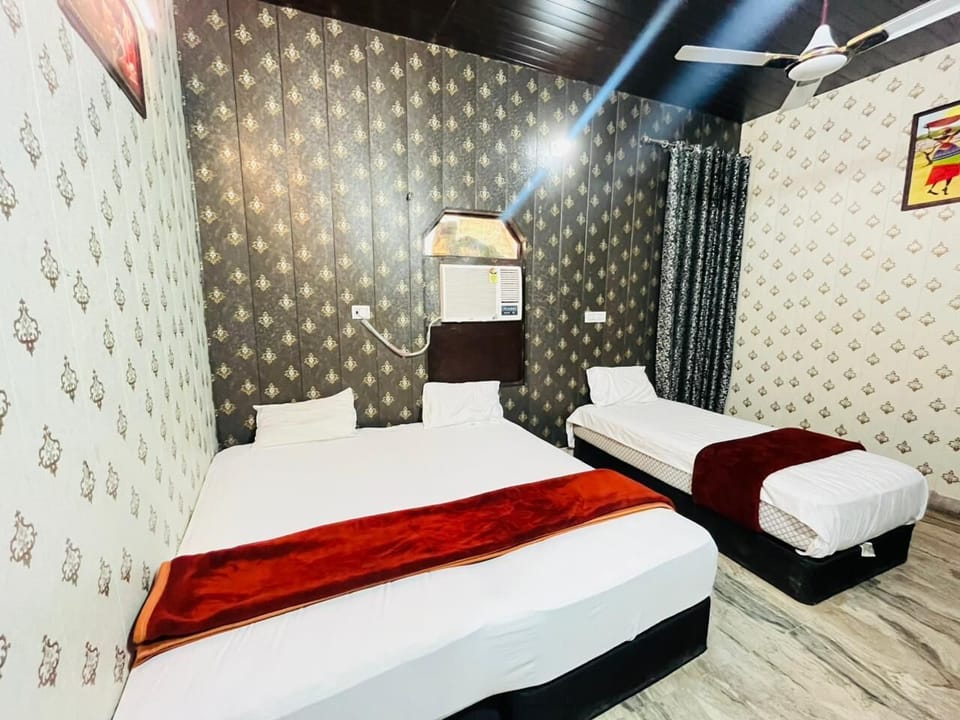 Deluxe Double Room, Balcony, City View | Egyptian cotton sheets, premium bedding, desk, laptop workspace