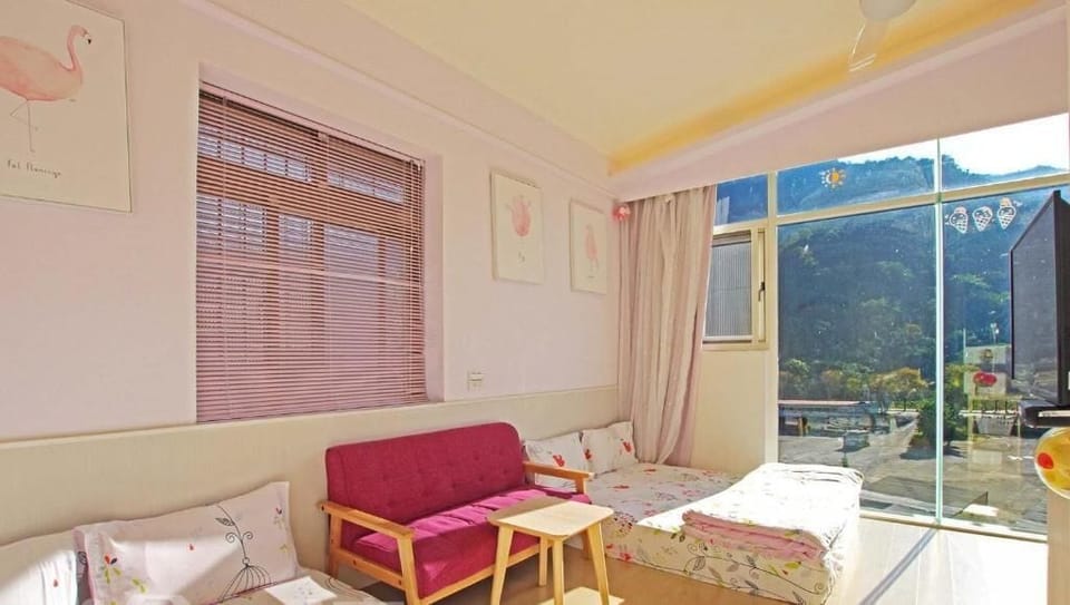 Comfort Quadruple Room | Living area