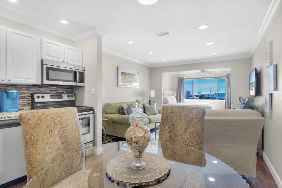 Condo, 1 Queen Bed with Sofa bed (Sunset Harbor Palms 2-304) | Interior