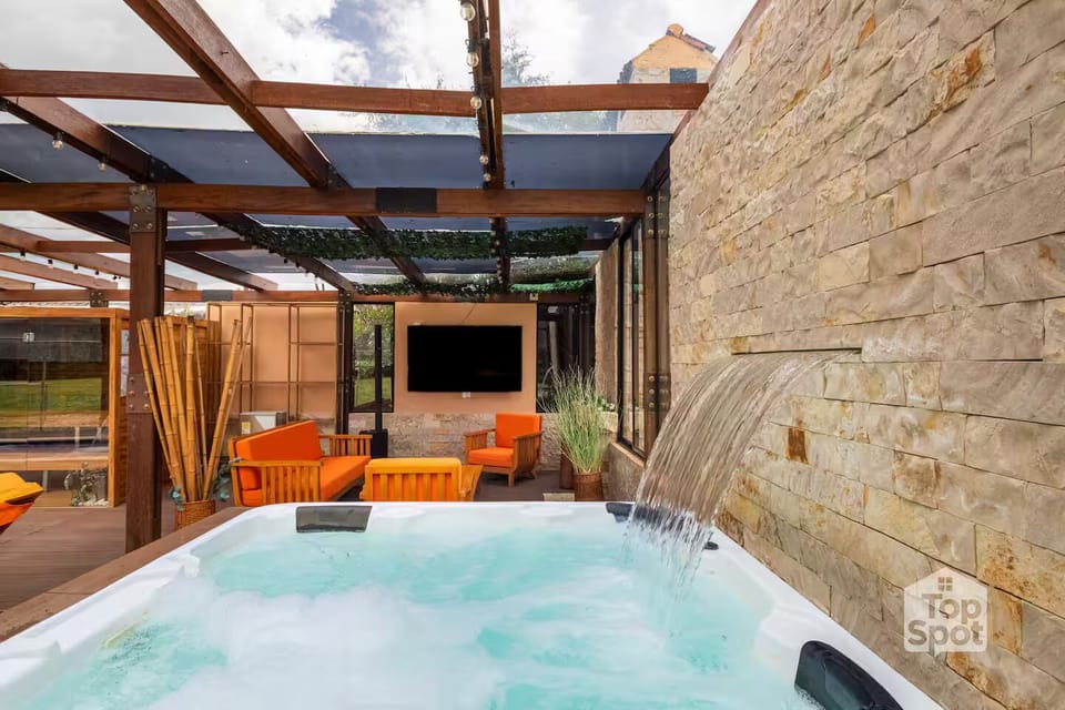 Outdoor spa tub