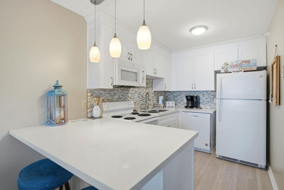 Condo, 1 King Bed with Sofa bed (Perdido Skye 72) | Private kitchen | Oven, toaster