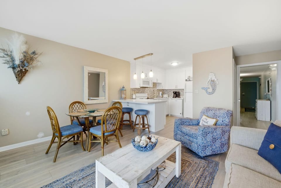 Condo, 1 King Bed with Sofa bed (Perdido Skye 72) | Living area