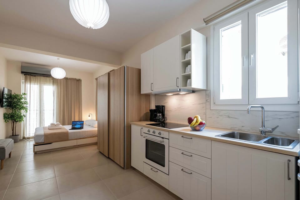 Open-Plan Kitchen with Dining Area and Modern Finishes