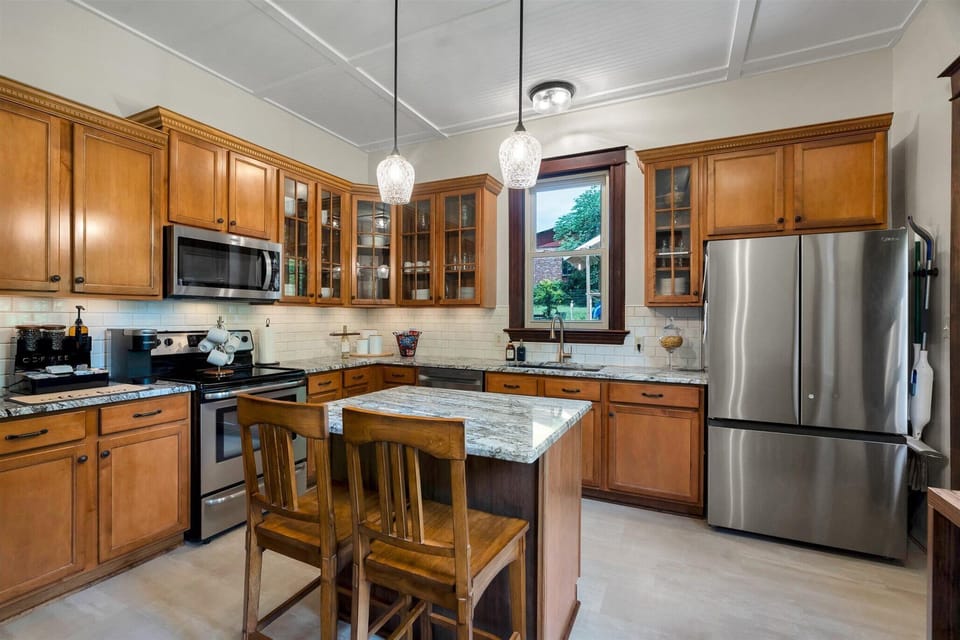Eat in kitchen