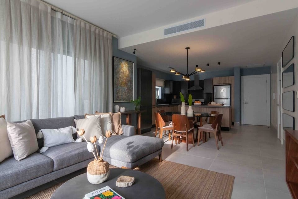High-end 1 BR Loft Apartment (380)
