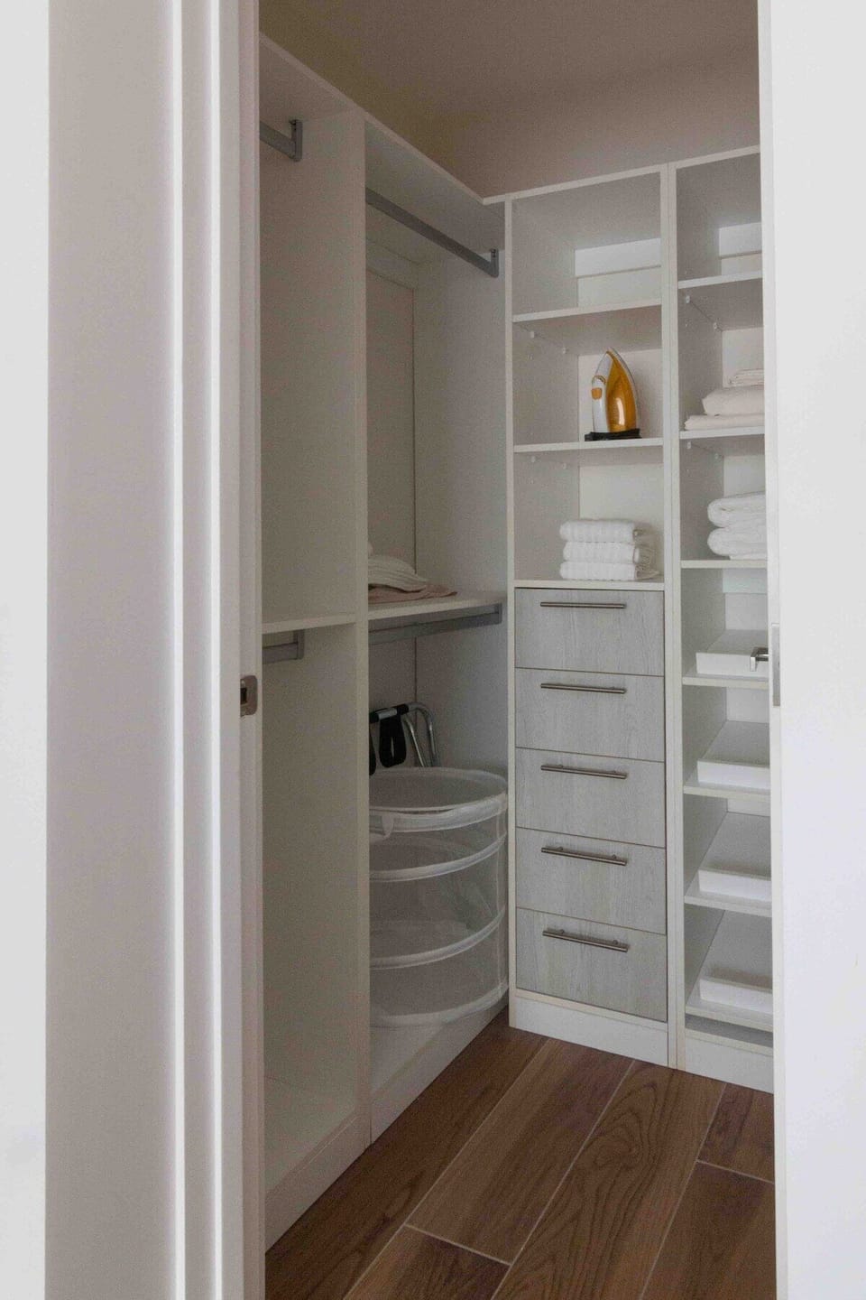 High-end 1 BR Loft Apartment (393)