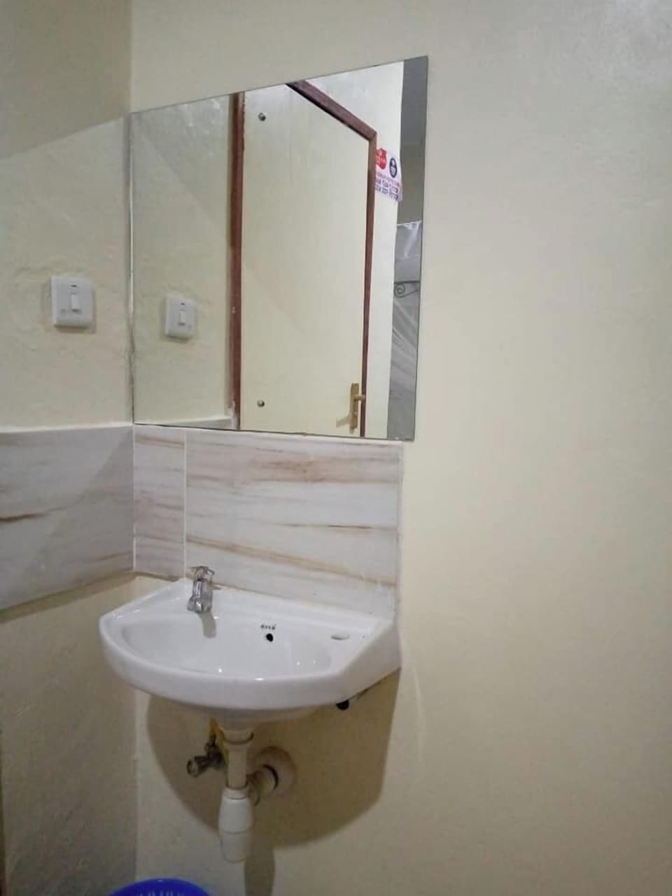 Deluxe Double Room | Bathroom | Shower, free toiletries, slippers, towels