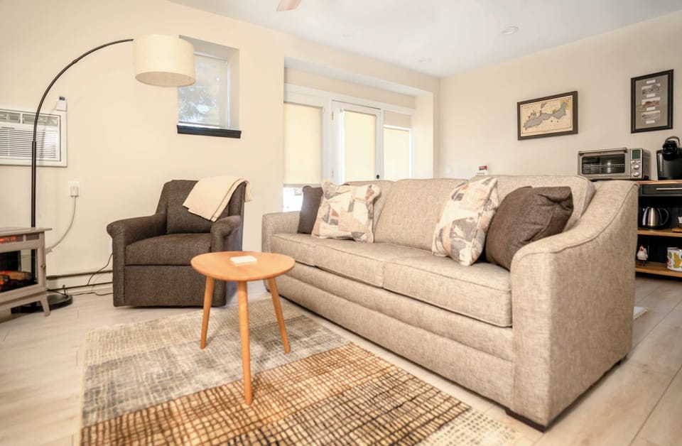 Condo, 1 Queen Bed with Sofa bed, Fireplace (Poolside at Hayloft) | Living area