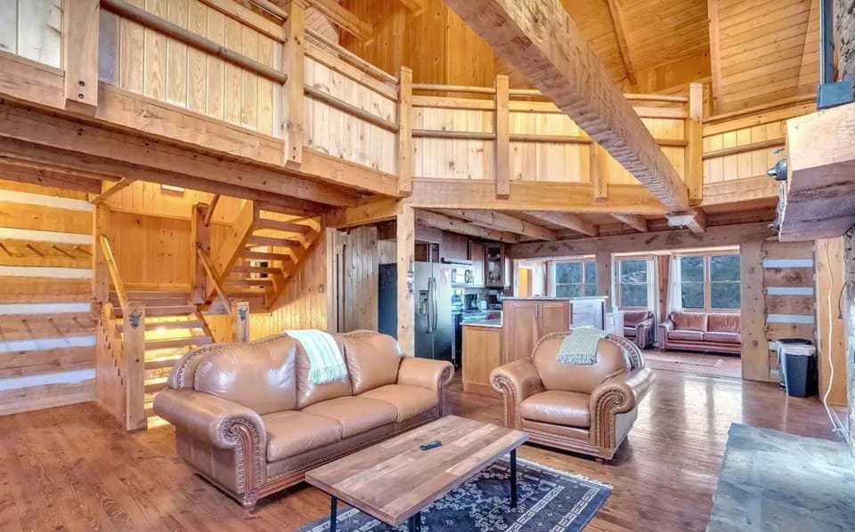House | 5 bedrooms, high-speed internet