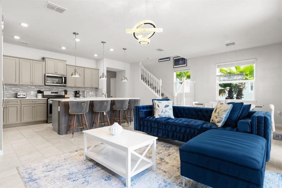 Villa (5 Bedrooms) | Living area | 50-inch Smart TV with cable channels
