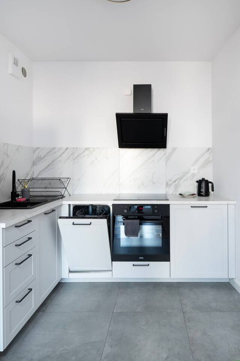 Central-Located Apartment in Łódź - with Balcony | Book Now with RENTUJEMY
