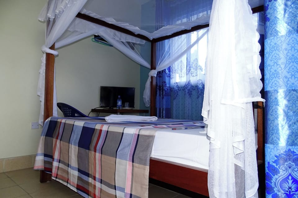 Deluxe Double Room, City View | Free WiFi, bed sheets
