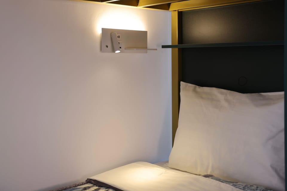 Iron/ironing board, WiFi (free)