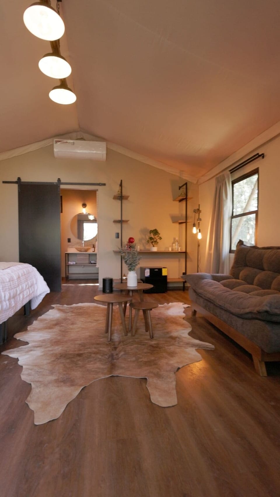 Luxury Quadruple Room, 1 King Bed with Sofa bed, City View | Living area