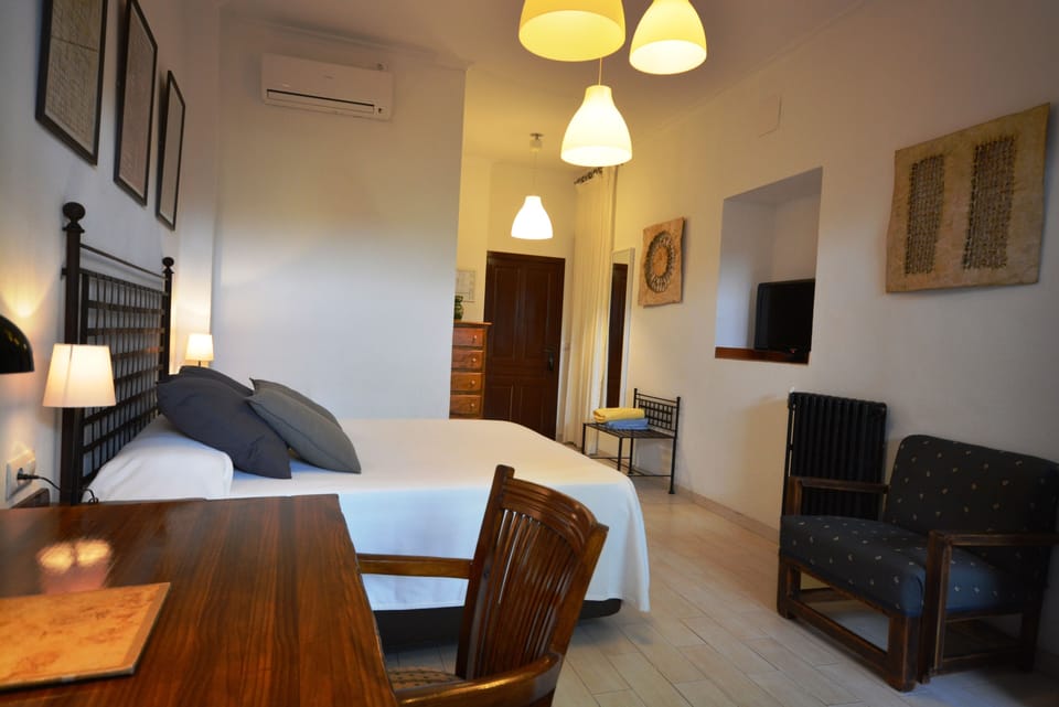 Deluxe Room (Superior) | Down comforters, minibar, free WiFi, bed sheets