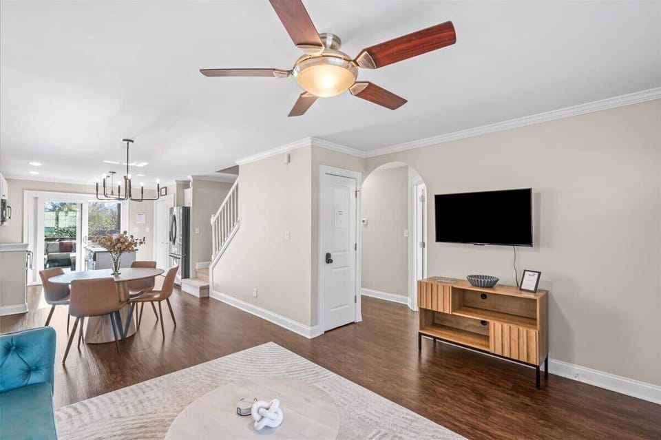 Spacious living room for relaxing & hanging out!