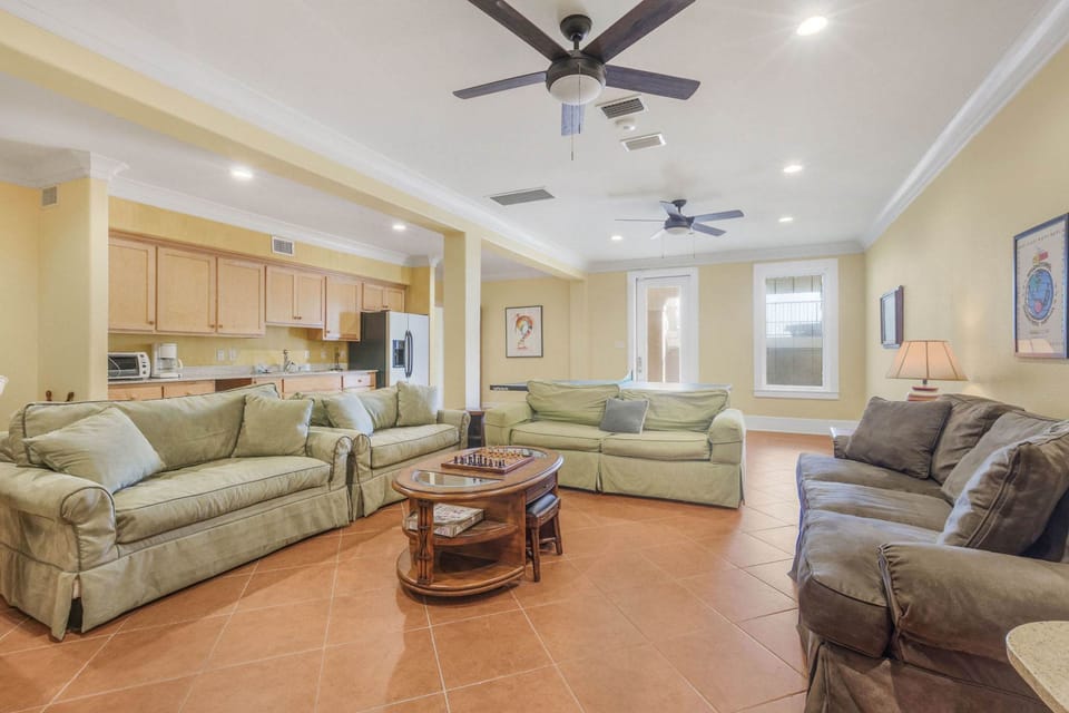 House | 9 bedrooms, Internet