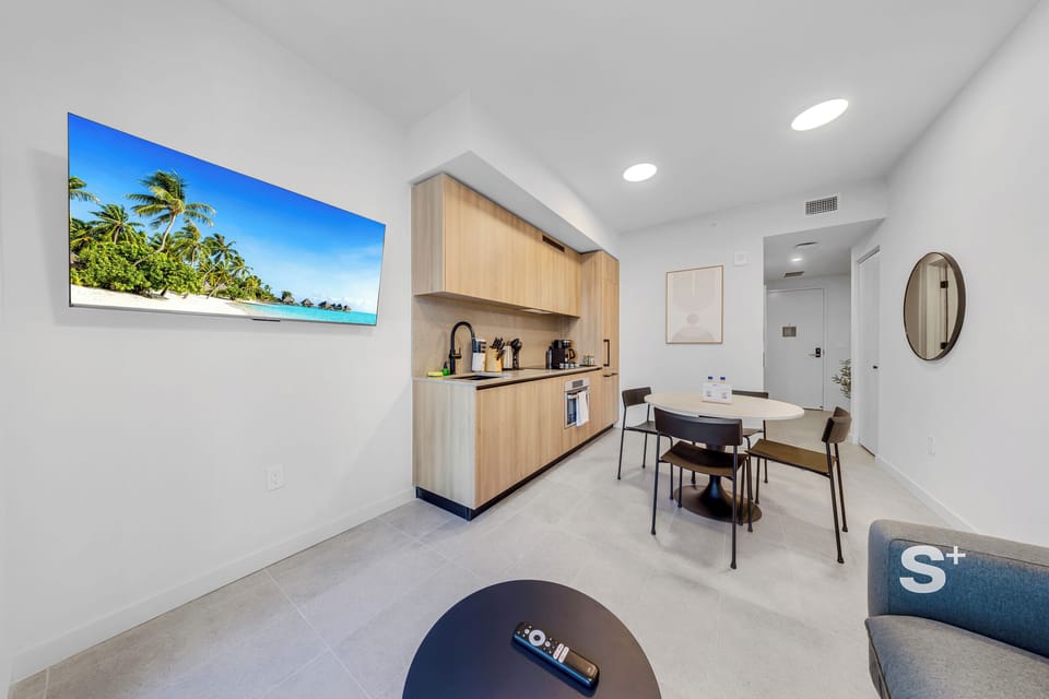 Condo, Balcony, City View | Interior