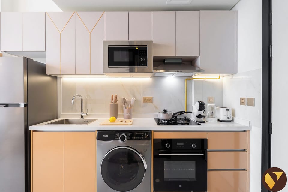 Luxury Studio, Balcony, City View | Private kitchen | Full-size fridge, microwave, oven, stovetop