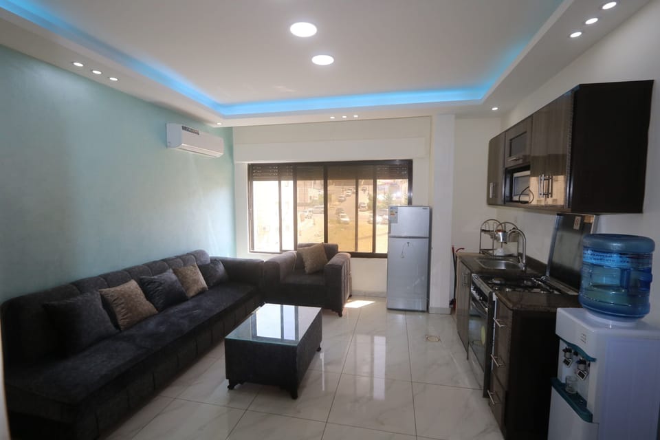 Studio, Balcony, City View | Living area