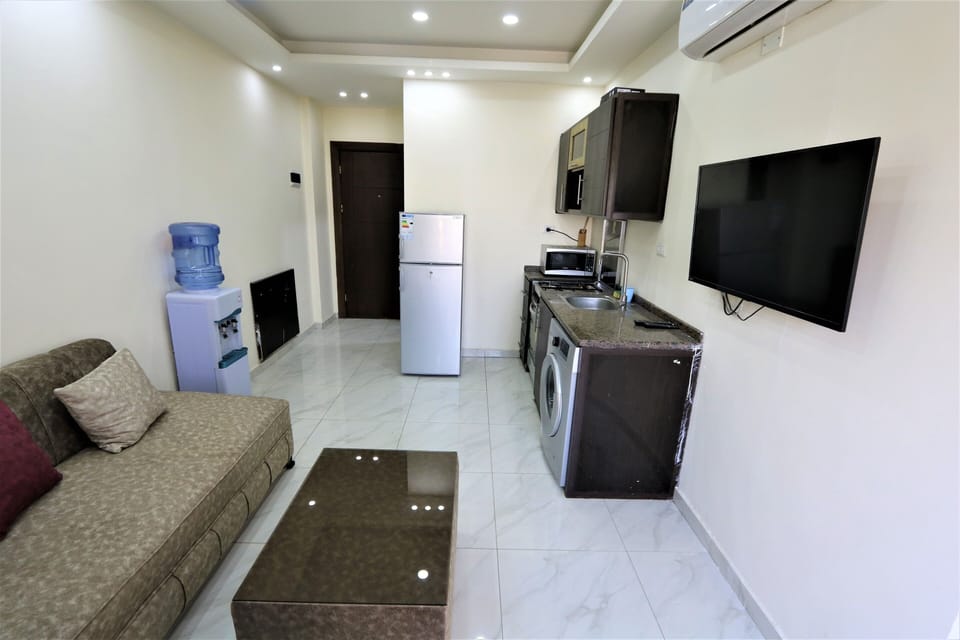 Studio, Balcony, City View | Living area