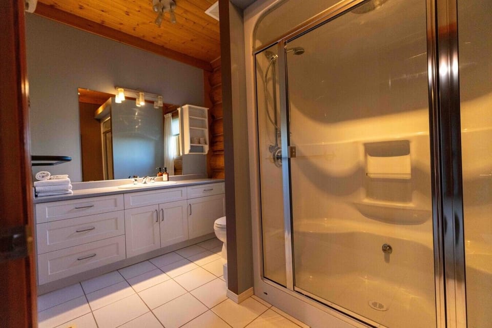 Eagle bathroom