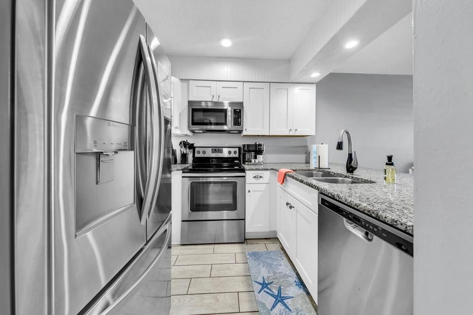 Condo, 1 King Bed with Sofa bed (Sandprints A7- The Coral Cabana) | Private kitchen