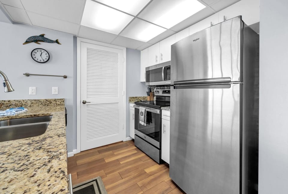 Condo, 1 King Bed with Sofa bed (Long Beach Resort 4-605) | Private kitchen