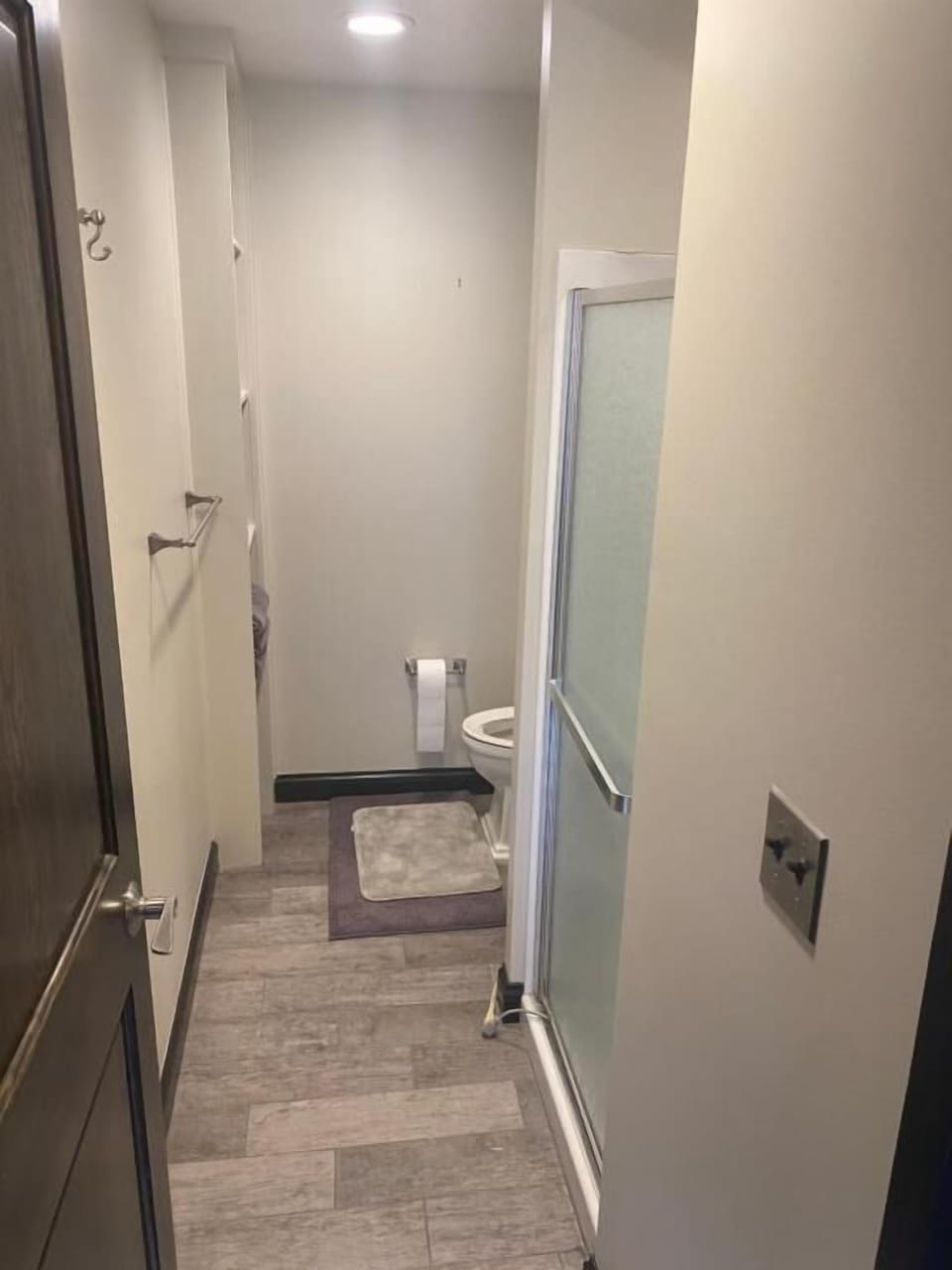 Basic Double Room, 1 Double Bed | Bathroom
