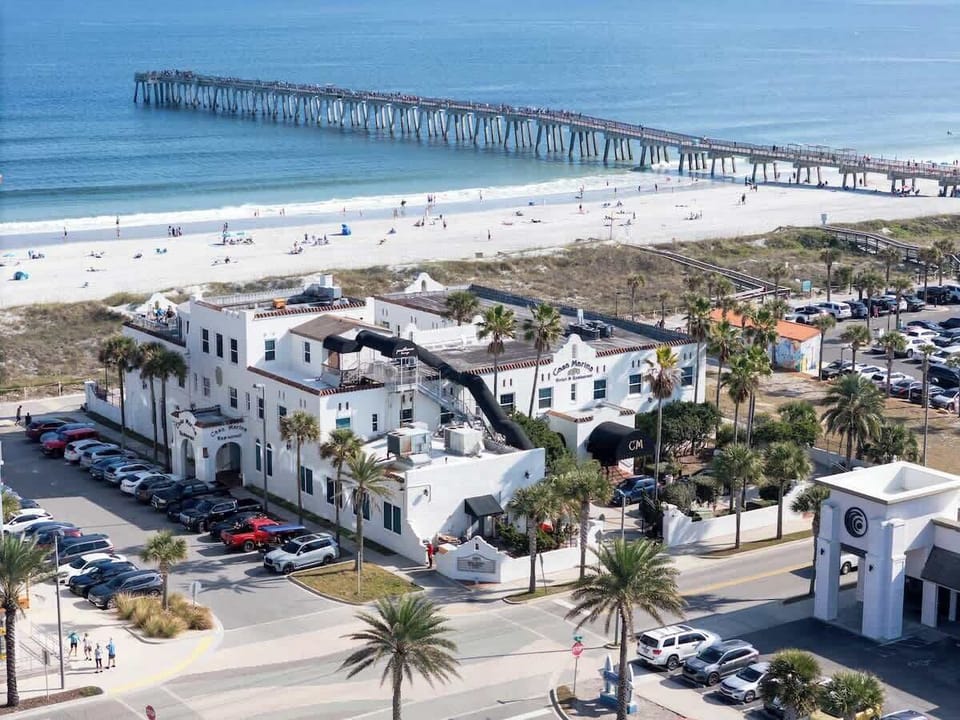 one block to casa marina, a popular restaurant and wedding venue