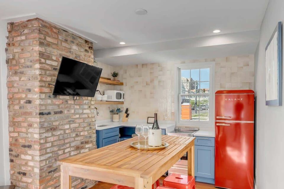 Dining area off the kitchen