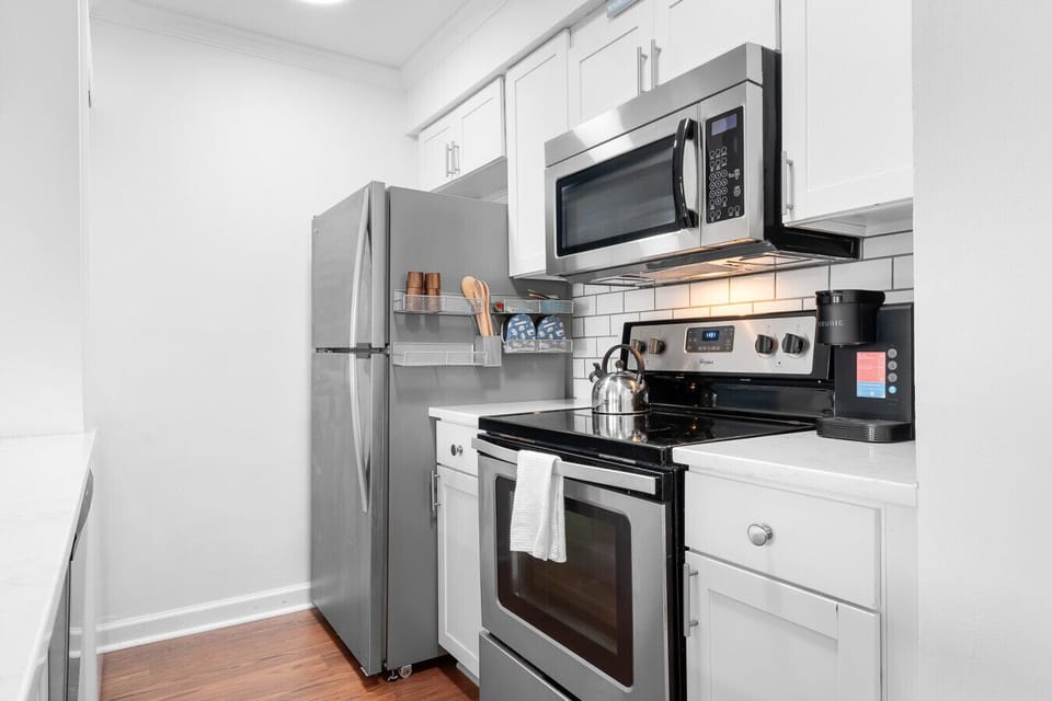 Kitchen: Stove and Refrigerator