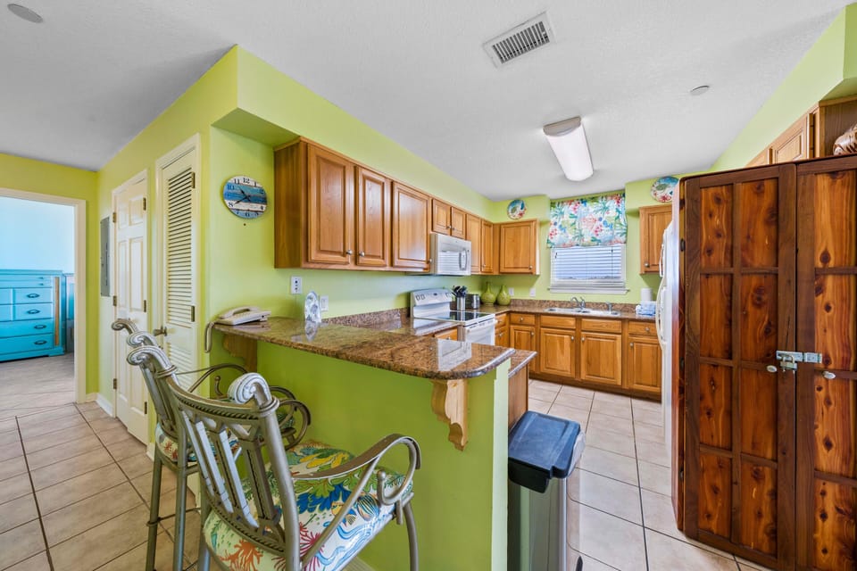 Condo, Multiple Beds (Navy Cove Harbor 1209) | Private kitchen | Oven