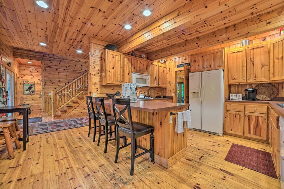 Kitchen | Island Countertop | Open Layout Access