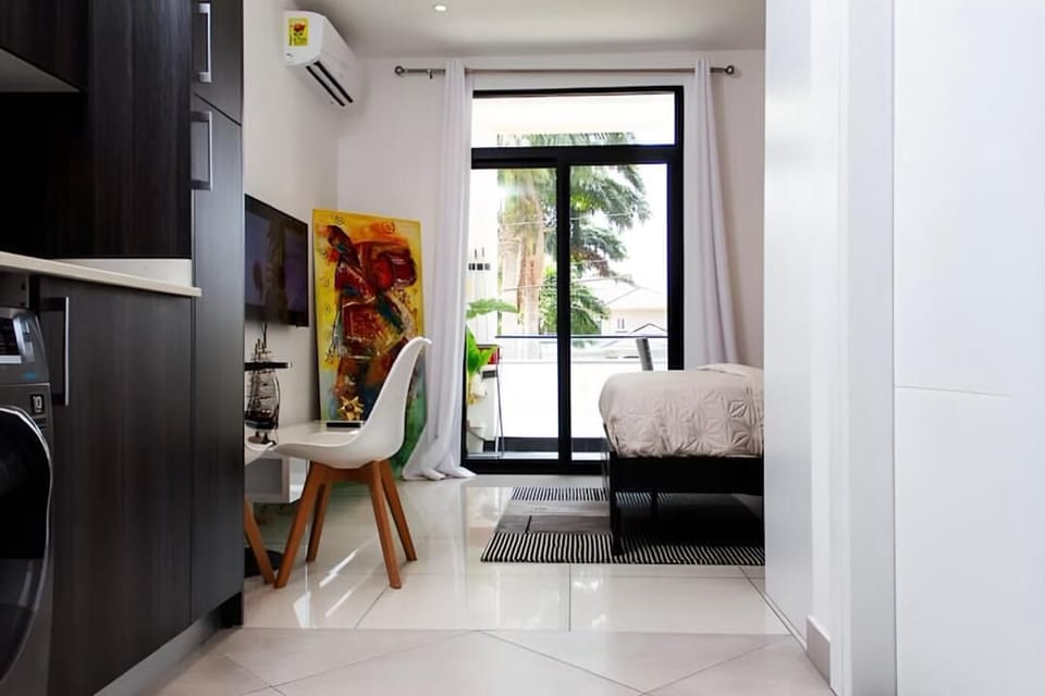 Luxury Studio, Balcony, City View | Soundproofing, iron/ironing board, WiFi (free)