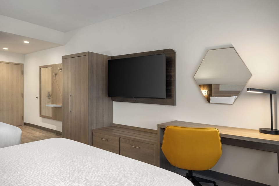Standard Room, 2 Queen Beds (Bath Shower Combo) | WiFi (free)