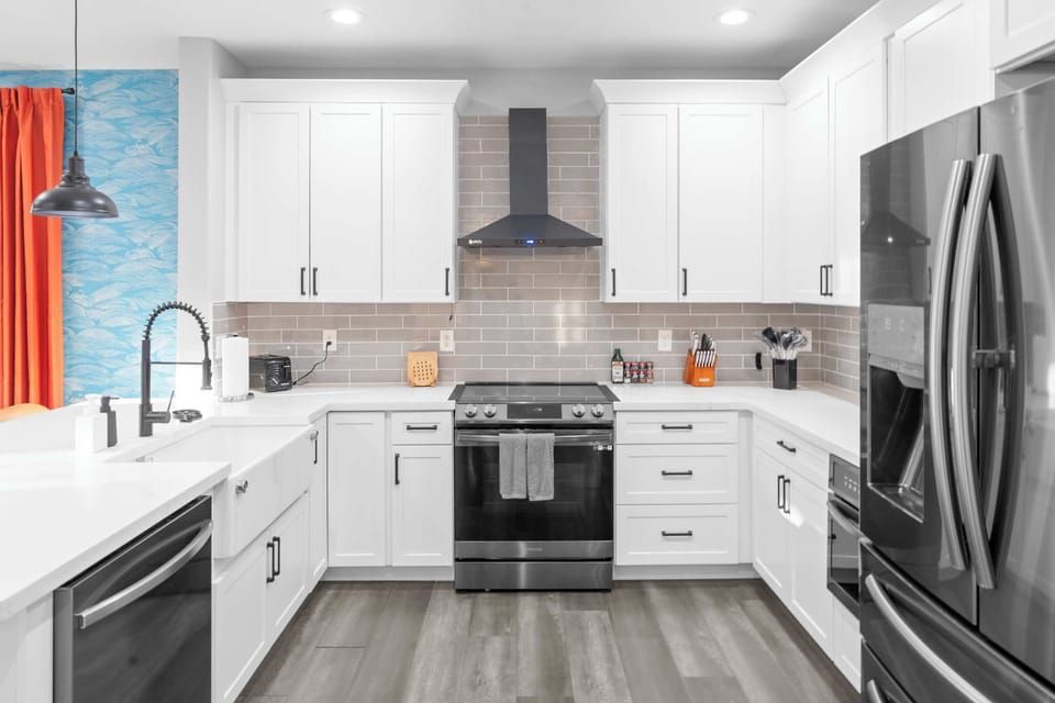 From morning coffee to late-night snacks, this kitchen has your back.
