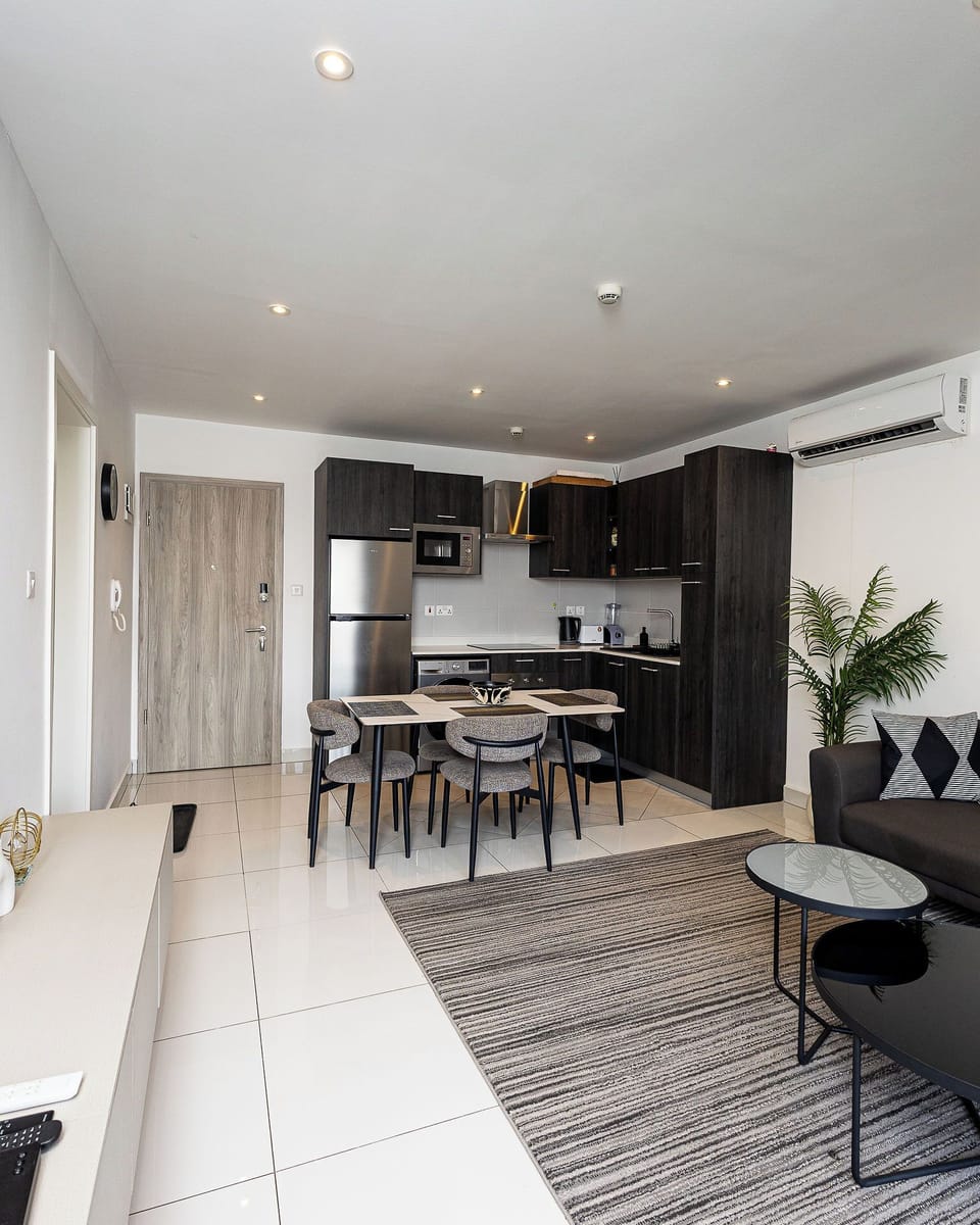 Luxury Apartment, City View | Living area